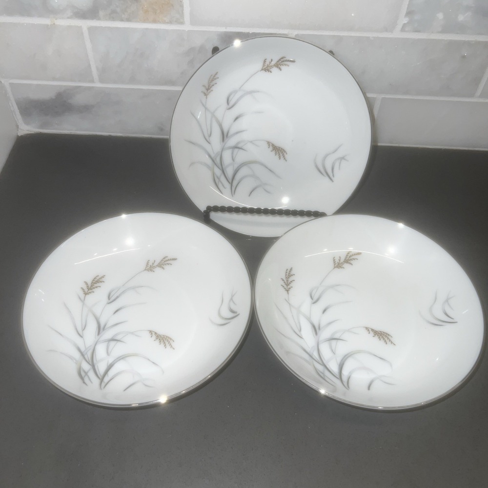 3-Empress China Whisper Berry Bowls Japan 1702